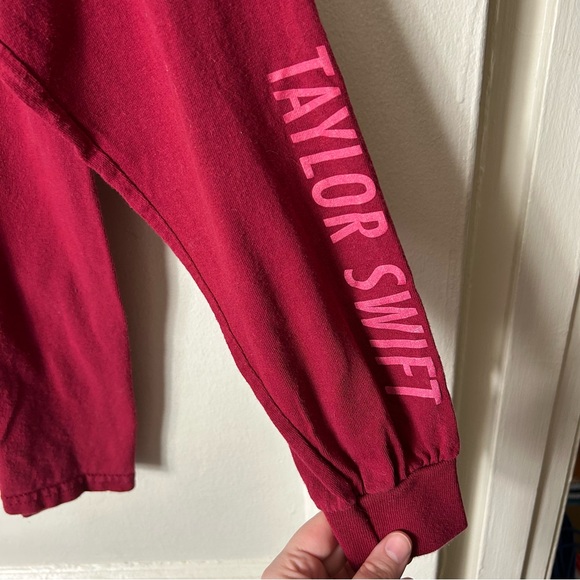 Taylor Swift Shirt Red Taylor's Version Long Sleeve Print Album Photo Shoot L - Picture 7 of 9